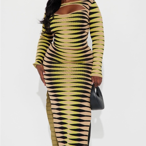 Women’s Sweater 2pc - Picture 2 of 3